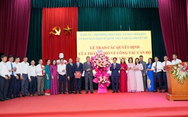 Một số hình ảnh trong buổi lễ trao Quyết định của thành phố về công tác cán bộ tại xã Chuyên Mỹ