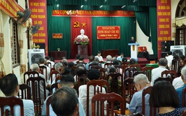 Bí thư Đảng uỷ xã Tam Hưng - Bùi Văn Sáng dự sinh hoạt Chi bộ tại thôn Song Khê