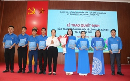Lễ trao quyết định của Thành đoàn Hà Nội về công tác cán bộ tại xã Hòa Phú