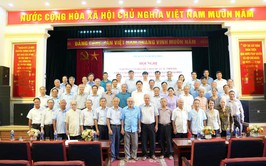       Đảng uỷ xã Dương Hoà lấy ý kiến cán bộ chủ chốt qua các thời kỳ vào dự thảo văn kiện trình Đại hội đại biểu Đảng bộ xã lần thứ Nhất, nhiệm kỳ 2025-2030