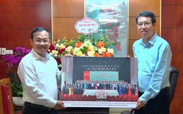Đoàn công tác Báo Hà Nội mới thăm, chúc mừng lãnh đạo xã Hoài Đức