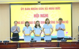 UBND xã Hoài Đức tổ chức hội nghị công bố va trao quyết định về công tác cán bộ