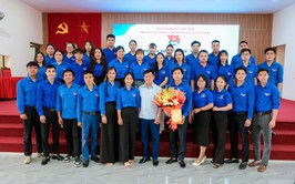 Đoàn TNCS Hồ Chí Minh xã Xuân Mai ra quân tổng vệ sinh, làm đẹp Nghĩa trang Liệt sĩ trên địa bàn