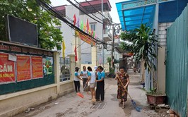 Phụ nữ Đại Mỗ tích cực ra quân tổng vệ sinh môi trường chào mừng Phường mới thành lập
