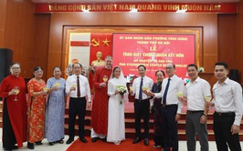 PHƯỜNG VĨNH HƯNG TỔ CHỨC LỄ TRAO QUYẾT ĐỊNH NGƯỜI CÓ YẾU TỐ NƯỚC NGOÀI