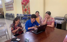 TUỔI TRẺ XÃ GIA LÂM RA QUÂN HỖ TRỢ THỰC HIỆN THỦ TỤC HÀNH CHÍNH ĐẢNG TRÊN CỔNG DỊCH VỤ CÔNG QUỐC GIA