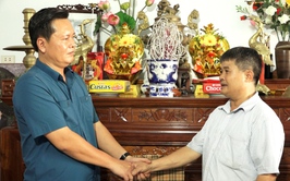 Đồng chí bí thư Đảng ủy xã Trần Đức Hải; thăm và tri ân người có công với cách mạng

