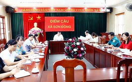Đồng chí Nguyễn Trúc Anh chủ trì tại điểm cầu xã Sơn Đồng hội nghị trực tuyến rút kinh nghiệm sau 2 tuần thực hiện mô hình chính quyền hai cấp