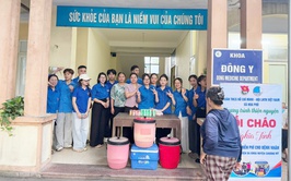 Đoàn thanh niên xã Hòa Phú tổ chức chương trình thiện nguyện “Nồi cháo nghĩa tình”