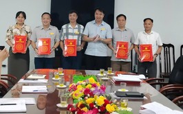 ĐẢNG ỦY CÁC CƠ QUAN ĐẢNG XÃ PHÚC SƠN TỔ CHỨC HỘI NGHỊ CÔNG BỐ VÀ TRAO CÁC QUYẾT ĐỊNH THÀNH LẬP CHI BỘ VÀ CÔNG TÁC CÁN BỘ