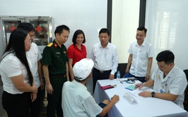 Xã Thanh Oai: Khám bệnh, tư vấn sức khoẻ, cấp thuốc cho gần 250 đối tượng chính sách