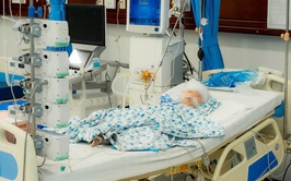 Bệnh viện Nhi Hà Nội tiếp nhận và cấp cứu hai trẻ bị thương trong vụ tai nạn giao thông liên hoàn tại Dương Nội, Hà Nội