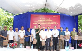UBND xã Gia Lâm, Ban Quân dân y xã tổ chức khám bệnh, tư vấn sức khỏe, cấp thuốc miễn phí cho các đối tượng chính sách trên địa bàn