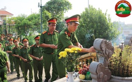 Công an xã Phú Cát tổ chức dâng hương tại các nghĩa trang liệt sỹ nhân kỷ niệm 78 năm ngày thương binh – liệt sỹ (27/7/1947 – 27/7/2025)

