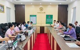 Ngân hàng Chính sách xã hội tổ chức giao ban và giao dịch tháng 7/2025 trên địa bàn phường Long Biên