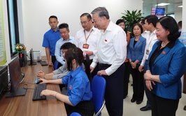 Tổng bí thư Tô Lâm thăm Trung tâm phục vụ hành chính công phường Đống Đa