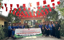 TUỔI TRẺ PHƯỜNG ĐẠI MỖ RA QUÂN TỔNG VỆ SINH MÔI TRƯỜNG HƯỞNG ỨNG NGÀY “CHỦ NHẬT XANH” VÀ THỰC HIỆN CÔNG TRÌNH “ĐỀN ƠN ĐÁP NGHĨA”