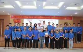 Ủy ban MTTQ phường cùng Đoàn thanh niên tổ chức khám sức khoẻ và tặng quà cho thương bệnh binh, nạn nhân chất độc màu da cam Dioxin