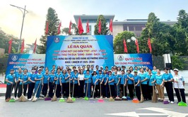  Phụ nữ Đống Đa tham gia Lễ ra quân phát động đợt cao điểm TTĐT - ATGT - VSMT; phong trào thi đua 