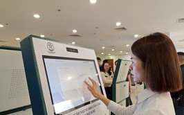 Hà Nội yêu cầu xã, phường tiếp nhận tối thiểu 60% hồ sơ thủ tục hành chính trực tuyến
