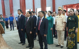 Đảng uỷ-HĐND-UBND-UBMTTQ xã Phúc Thọ dâng hương, viếng Nghĩa trang Liệt sỹ trước thềm Đại hội Đảng bộ xã lần thứ I, nhiệm kỳ 2025-2030
