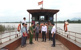Chủ tịch UBND xã Minh Châu kiểm tra công tác phòng, chống bão số 3 tại bến đò ngang và các điểm trọng yếu trên địa bàn xã
