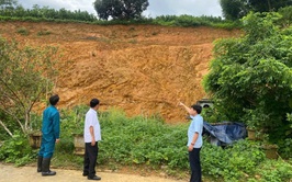 XÃ BA VÌ TĂNG CƯỜNG CÔNG TÁC KIỂM TRA CÁC ĐIỂM CÓ NGUY CƠ SẠT LỞ TRƯỚC KHI BÃO SỐ 3(WIPHA) ĐỔ BỘ.