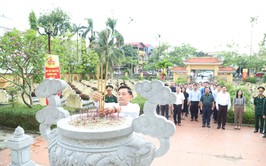 Lãnh đạo xã Quang Minh dâng hương, tưởng niệm các anh hùng liệt sỹ