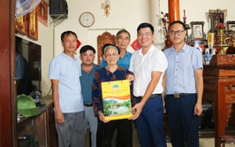 Đồng chí Phó Chủ tịch xã Quốc Oai thăm hỏi, động viên gia đình chính sách nhân kỷ niệm 78 năm Ngày Thương binh – Liệt sĩ