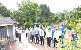 Lãnh đạo xã Gia Lâm dâng hương tưởng niệm các Anh hùng liệt sỹ nhân kỷ niệm Ngày Thương binh - Liệt sỹ 27/7