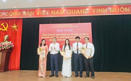 PHƯỜNG LÁNG TRAO QUYẾT ĐỊNH THÀNH LẬP, TỔ CHỨC LẠI ĐƠN VỊ SỰ NGHIỆP CÔNG LẬP VÀ BỔ NHIỆM VIÊN CHỨC QUẢN LÝ