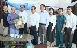 Đồng chí Bí thư Đảng uỷ xã – Tô Văn Sáng thăm, tặng quà các gia đình chính sách, người có công nhân kỷ niệm 78 năm Ngày Thương binh - Liệt sĩ (27/7/1947 – 27/7/2025)