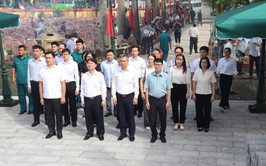 Lãnh đạo xã Thuận An viếng Nghĩa trang Liệt sỹ nhân kỷ niệm 78 năm ngày Thương binh - Liệt sỹ
