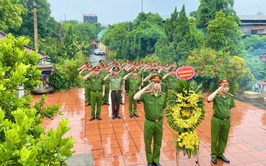 CÔNG AN XÃ GIA LÂM TỔ CHỨC DÂNG HƯƠNG VÀ THĂM HỎI CÁC GIA ĐÌNH LIỆT SĨ NHÂN KỶ NIỆM 27/7