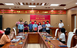 Đảng bộ UBND xã Đan Phượng tổ chức Hội nghị Công bố và trao các quyết định thành lập Chi bộ, quyết định chỉ định cấp ủy trực thuộc Đảng ủy UBND xã