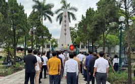 Phường Phú Lương viếng nghĩa trang liệt sỹ nhân kỷ niệm 78 năm ngày Thương binh Liệt sỹ