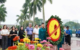 Phường Xuân Đỉnh dâng hương tưởng nhớ các các liệt sĩ, các Mẹ Việt Nam Anh hùng nhân kỷ niệm 78 năm Ngày Thương binh - Liệt sĩ (27/7/1947-27/7/2025)