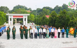 Đoàn lãnh đạo Đảng ủy, HĐND, UBND, UB MTTQ xã Quốc Oai tổ chức Lễ dâng hoa, dâng hương tưởng niệm các Anh hùng liệt sĩ