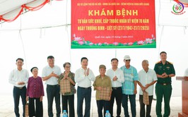 xã Quốc Oai tổ chức Khám bệnh, cấp thuốc miễn phí và tặng quà cho Người có công trên địa bàn