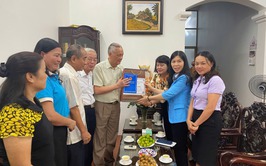 Lãnh đạo Đảng ủy - HĐND - UBND - Ủy ban MTTQ Việt Nam phường Cầu Giấy thăm, tặng quà các gia đình chính sách tiêu biểu trên địa bàn phường