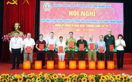 Phường Bồ Đề tổ chức gặp mặt, tặng quà người có công và gia đình chính sách nhân kỷ niệm 78 năm Ngày Thương binh - Liệt sĩ