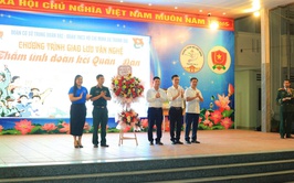 LIÊN HOAN VĂN NGHỆ THẮM TÌNH ĐOÀN KẾT QUÂN DÂN