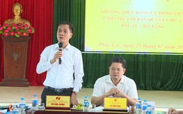 Các đồng chí lãnh đạo xã Phúc Lộc làm việc với Ban Quản lý dự án đầu tư – Hạ tầng