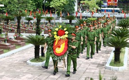 Công an phường Hà Đông dâng hương tưởng niệm các Anh hùng Liệt sĩ