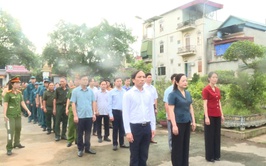 Lãnh đạo xã Vân Đình dâng hương tưởng niệm các anh hùng, liệt sĩ