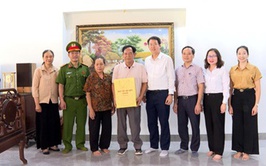 Hoài Đức tổ chức thăm hỏi, tặng quà người có công tiêu biểu nhân kỷ niệm 78 năm ngày Thương binh-Liệt sỹ (27/7/1947-27/7/2025)
