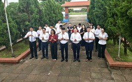 TRUNG TÂM VĂN HOÁ THÔNG TIN VÀ THỂ THAO XÃ NỘI BÀI, BAN QUẢN LÝ DỰ ÁN XÃ NỘI BÀI TỔ CHỨC THĂM VIẾNG NGHĨA TRANG LIỆT SĨ