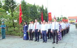 Đảng ủy, HĐND, UBND, UB MTTQ xã Hoài Đức tổ chức lễ dâng hương viếng Đài tưởng niệm và Nghĩa trang liệt sỹ nhân kỷ niệm 78 năm ngày Thương binh - Liêt sỹ