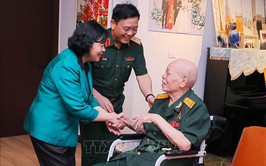 Bí thư Thành ủy Hà Nội Bùi Thị Minh Hoài thăm hỏi đối tượng chính sách, người có công tiêu biểu trên địa bàn phường Ba Đình