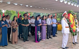 Phường Láng: Dâng Hương Tưởng Niệm Các Anh Hùng Liệt Sĩ Tại Nghĩa Trang Thành Phố Hà Nội